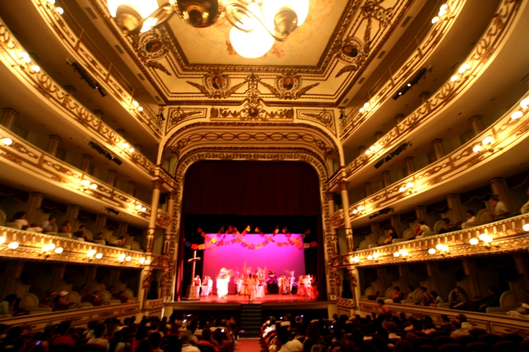 El teatro Macedonio Alcalá
